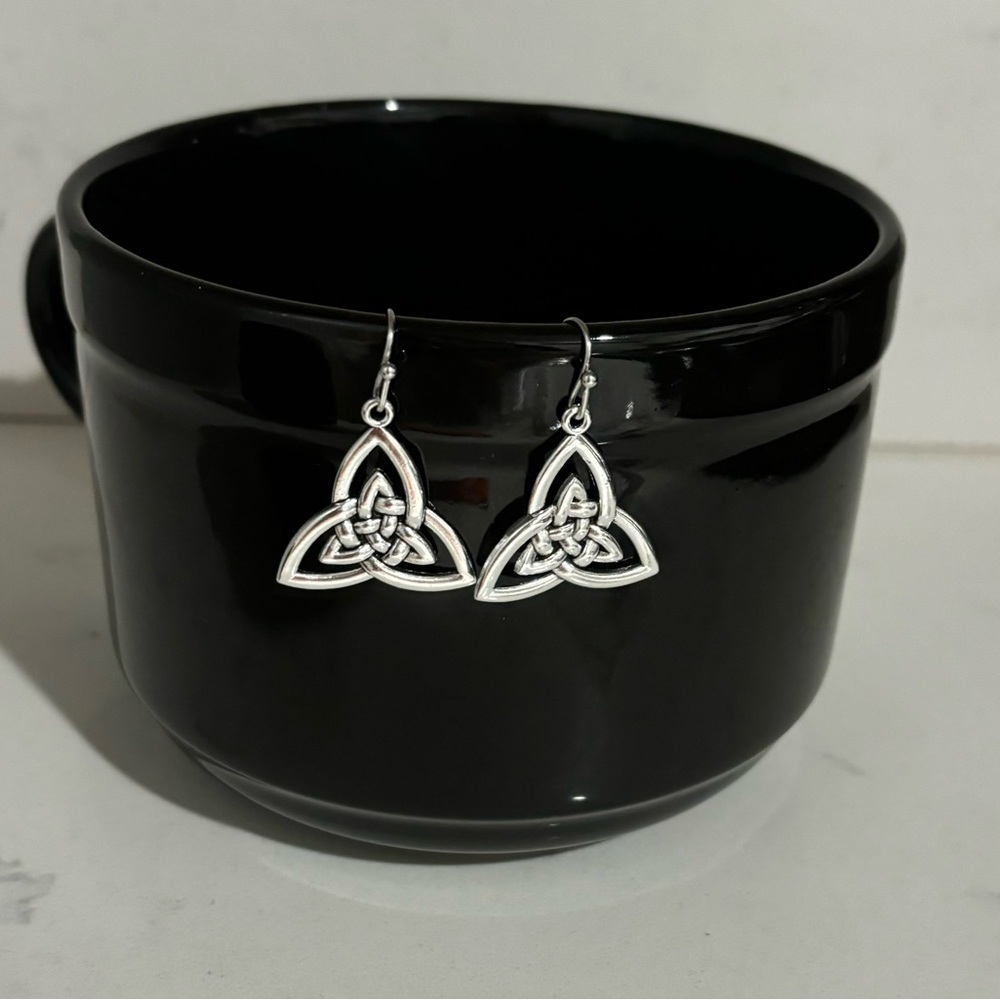 Vintage Style Antique Silver Geometric Hollow Out Drop Dangle Earrings - Picture 2 of 2